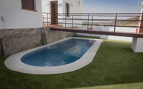 Neade Residencial Suites